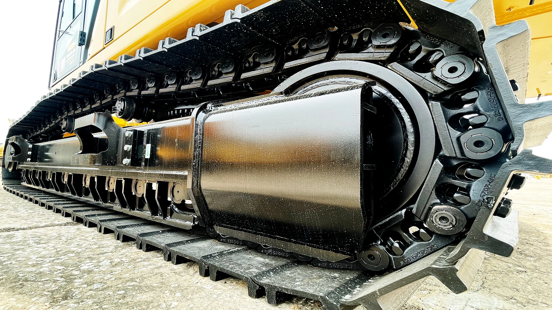 We are MAGEON, a Chinese manufacturer of steel tracked vehic